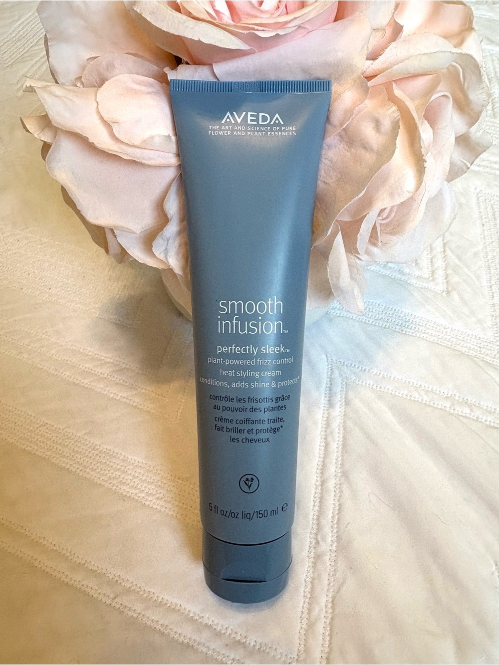 AVEDA Smooth Infusion Perfectly Sleek Heat Styling Cream - Blue Gray